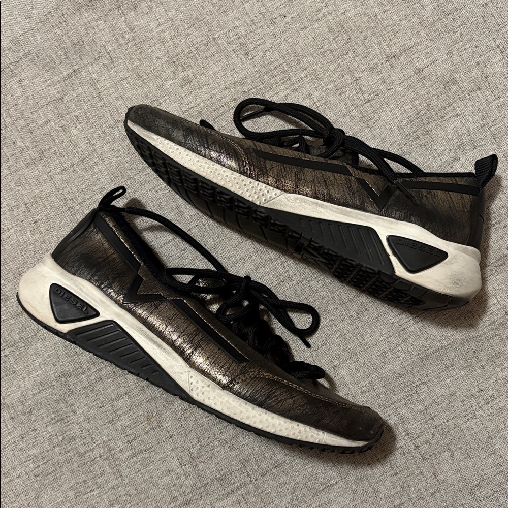 Diesel Metallic Black Low Top Sneakers View 5